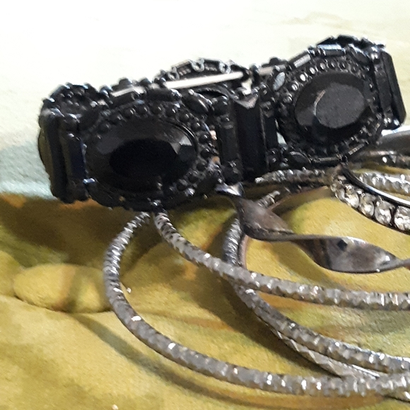 BLACK & GUNMETAL BRACELETS 7 TOTAL - Picture 4 of 4